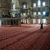 Внутренний вид мечети; сзади — михраб, на правой стороне у колонны — султанская ложа.