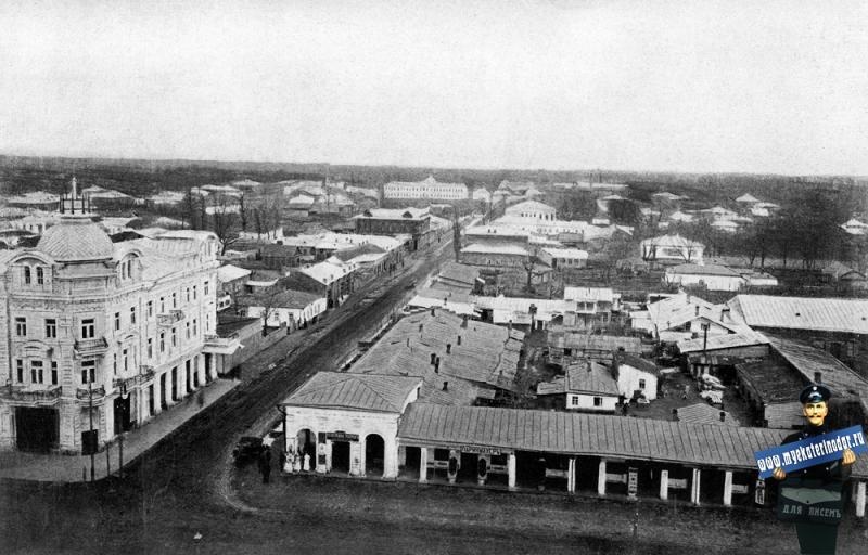 Угол илиц Екатерининской и Красной, вид на восток. Около 1900 года.