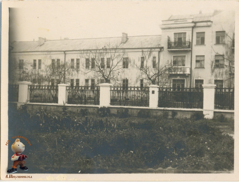 Дом на углу улиц Захарова и Тельмана (Постовая)