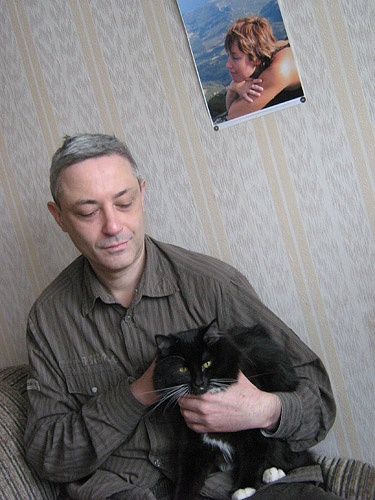 Евгений Чижов и его кот. Фото с сайта писателя, chizhov.ucoz.ru