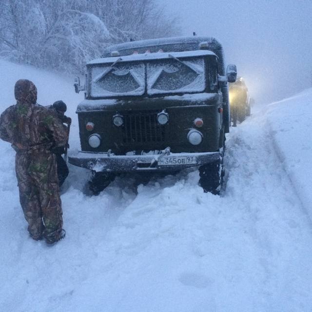 Второй день, толкаем копаем, тянем
