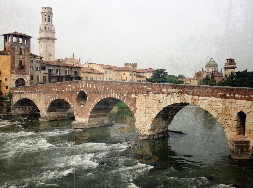 Старейший мост Вероны