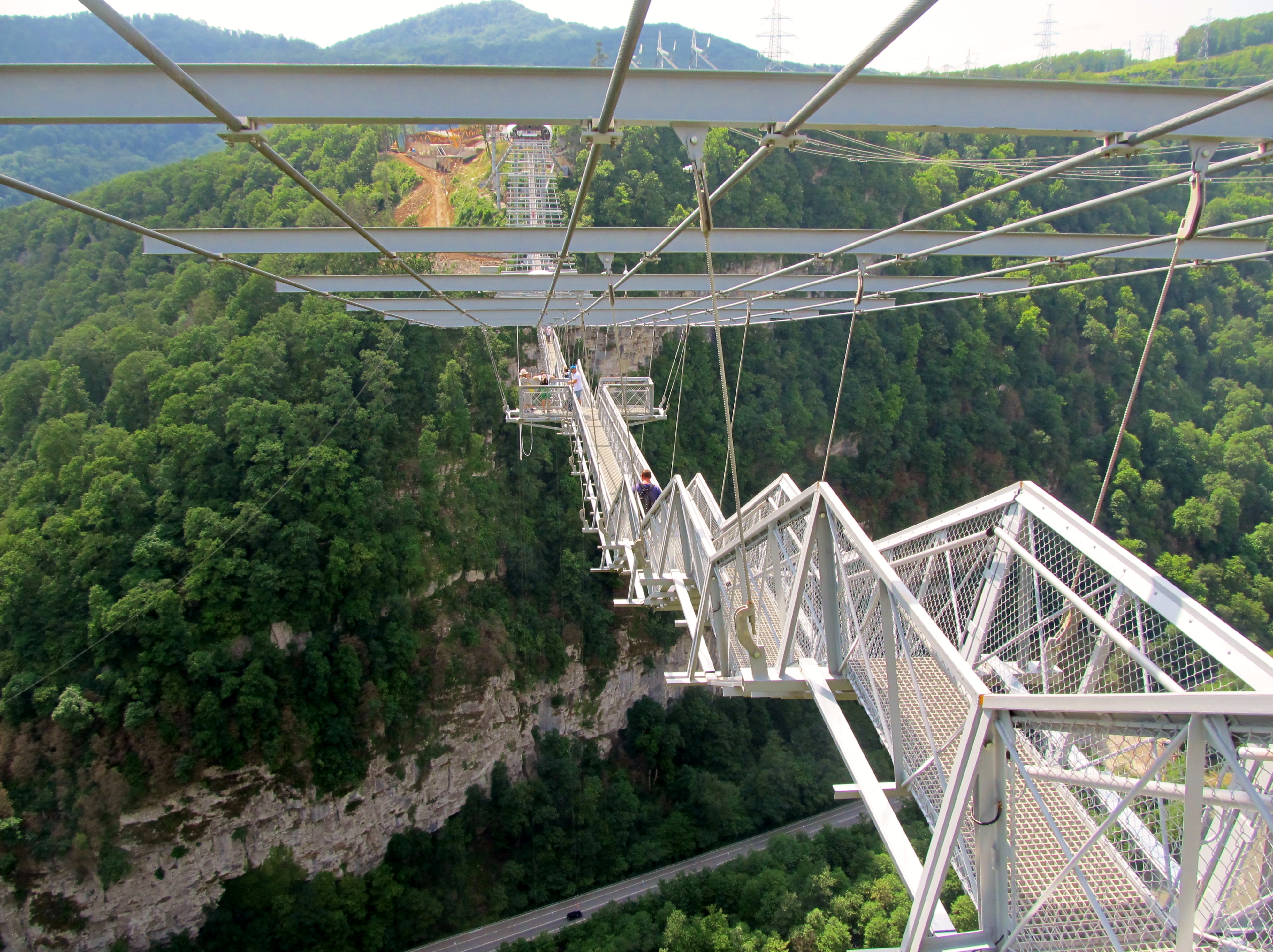 сочи прыжок с моста 207 метров